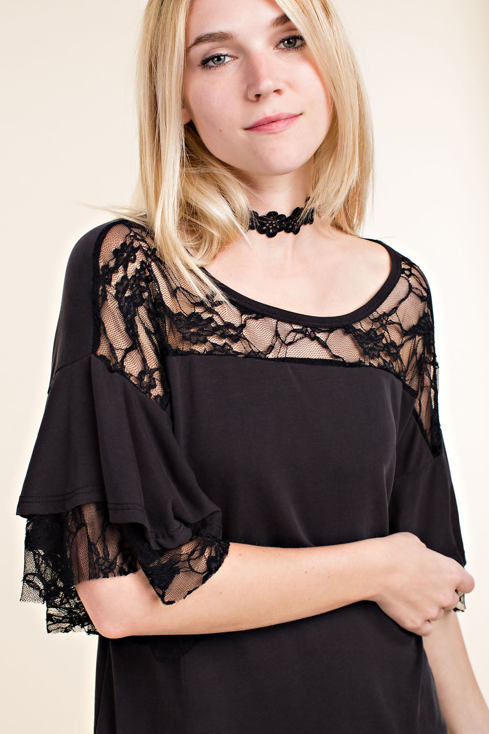 6100 Ruffled Lace SS Blk